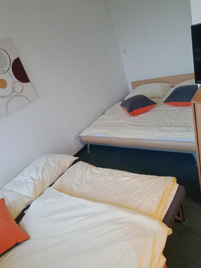 Apartman Obecni Hostinec Provodov (Hradec Kralove) Exterior foto