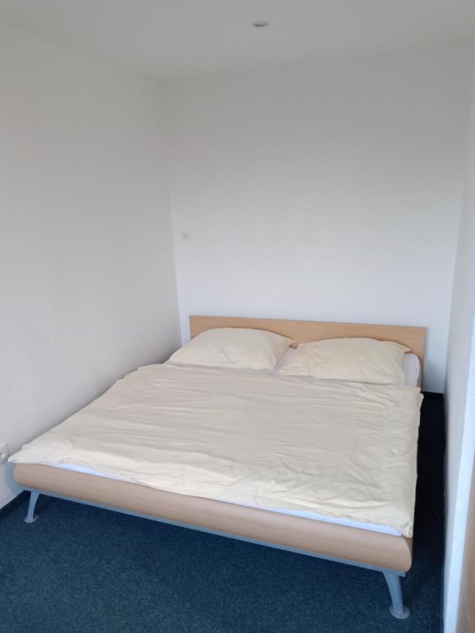Apartman Obecni Hostinec Provodov (Hradec Kralove) Exterior foto